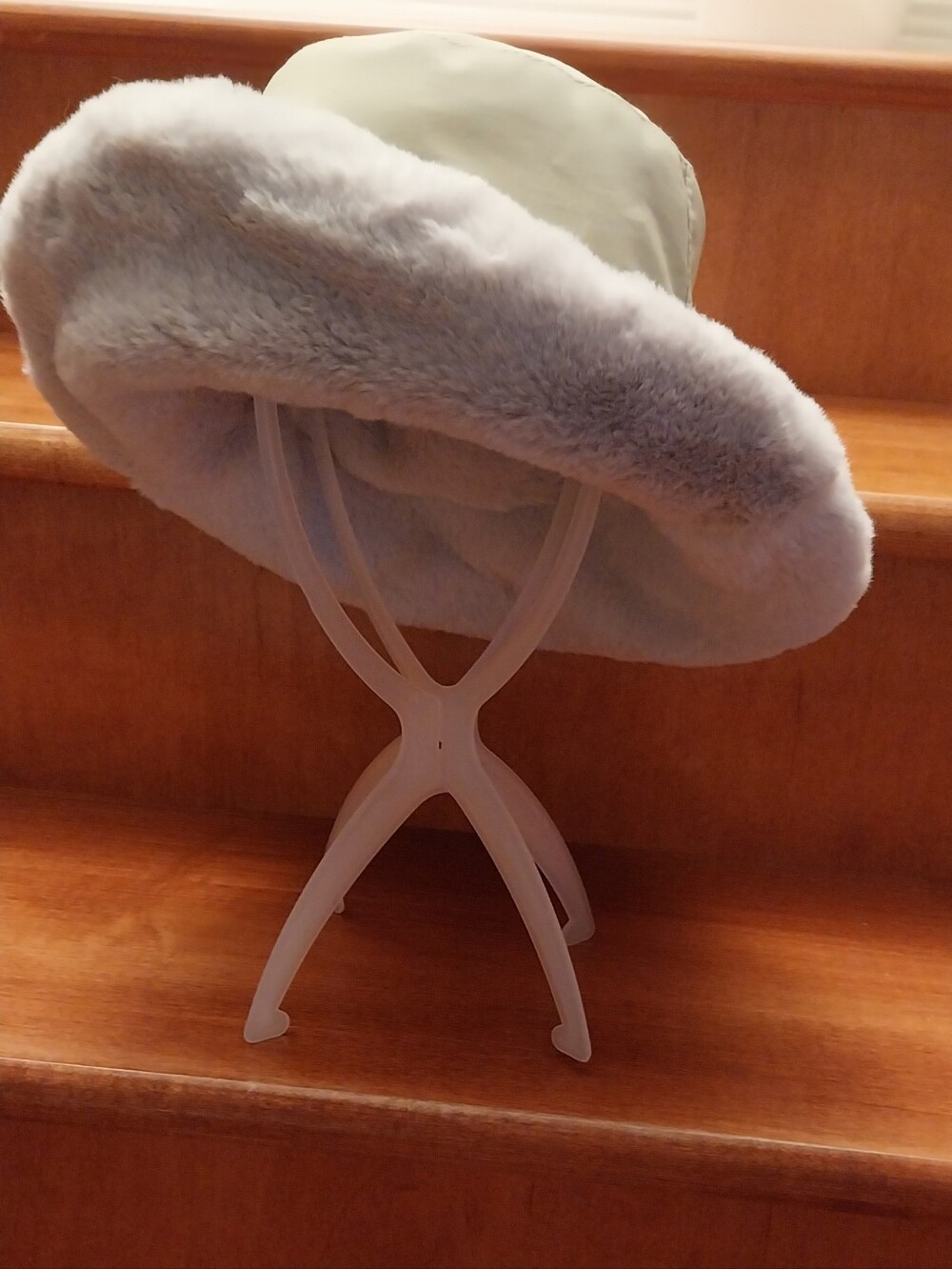 Nwot Reversible Winter Faux Fur Bucket Hat